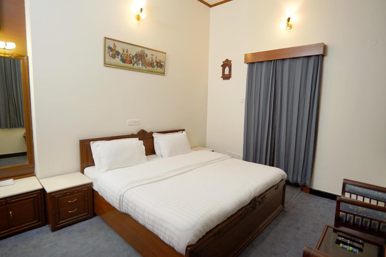 The Edgeworth Bed and Breakfast Shimla Buitenkant foto